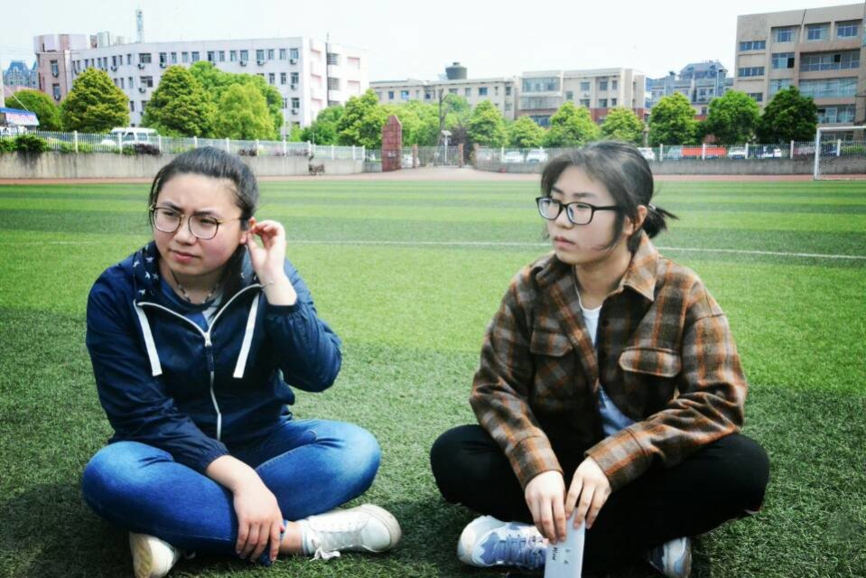 曾馨瑶,罗婷.jpg
